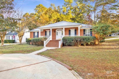 Charming 3-Bedroom, 2-Bath Home in Lake Forest. This inviting on Lake Forest Yacht and Country Club in Alabama - for sale on GolfHomes.com, golf home, golf lot