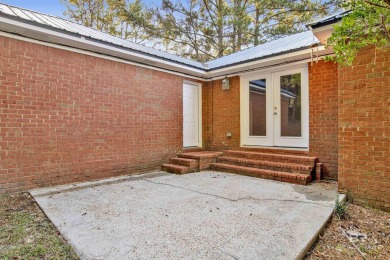 Charming 3-Bedroom, 2-Bath Home in Lake Forest. This inviting on Lake Forest Yacht and Country Club in Alabama - for sale on GolfHomes.com, golf home, golf lot