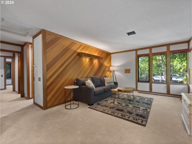 Beautiful upper level condo in the Shadow Hawk community.  Large on The Resort at the Mountain in Oregon - for sale on GolfHomes.com, golf home, golf lot