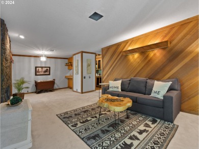 Beautiful upper level condo in the Shadow Hawk community.  Large on The Resort at the Mountain in Oregon - for sale on GolfHomes.com, golf home, golf lot