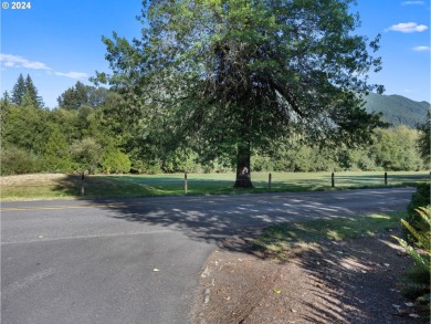 Beautiful upper level condo in the Shadow Hawk community.  Large on The Resort at the Mountain in Oregon - for sale on GolfHomes.com, golf home, golf lot