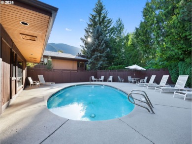 Beautiful upper level condo in the Shadow Hawk community.  Large on The Resort at the Mountain in Oregon - for sale on GolfHomes.com, golf home, golf lot