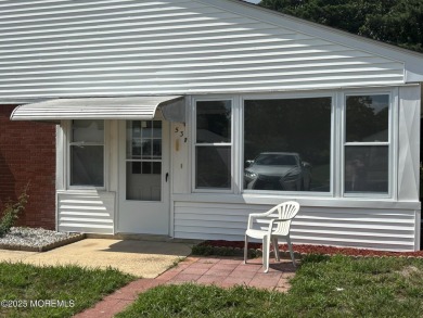 55+community in Crestwood Village One. This updated one bedroom on Keswick Village Golf Course in New Jersey - for sale on GolfHomes.com, golf home, golf lot