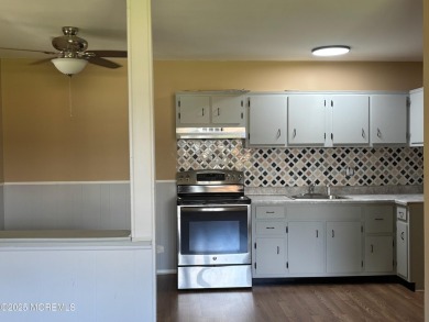 55+community in Crestwood Village One. This updated one bedroom on Keswick Village Golf Course in New Jersey - for sale on GolfHomes.com, golf home, golf lot