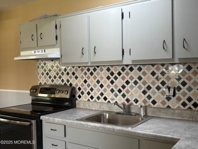 55+community in Crestwood Village One. This updated one bedroom on Keswick Village Golf Course in New Jersey - for sale on GolfHomes.com, golf home, golf lot