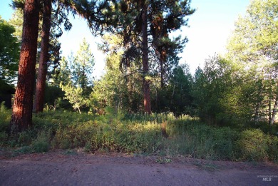 Nestled on a tranquil cul-de-sac at the esteemed Meadowcreek on Meadowcreek Golf Resort in Idaho - for sale on GolfHomes.com, golf home, golf lot