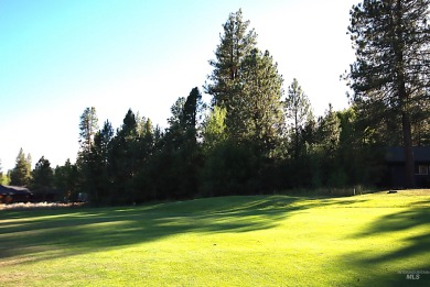 Nestled on a tranquil cul-de-sac at the esteemed Meadowcreek on Meadowcreek Golf Resort in Idaho - for sale on GolfHomes.com, golf home, golf lot