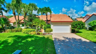 This 3BR Convertible, 2.5 bath Villa is located in the very on Hunters Run Golf and Country Club in Florida - for sale on GolfHomes.com, golf home, golf lot