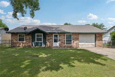 Affordable Brick Beauty Near Golf, Fishing  MidAmerica!

This on Pryor Creek Golf Course in Oklahoma - for sale on GolfHomes.com, golf home, golf lot