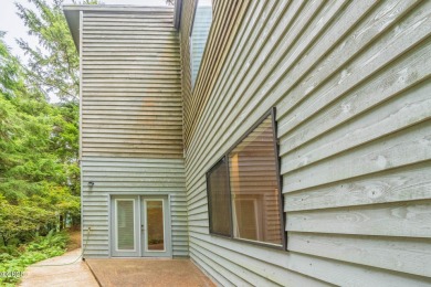 Beautifully remodeled 5B/4.5B luxury home in gated Salishan on Salishan Spa and Golf Resort in Oregon - for sale on GolfHomes.com, golf home, golf lot