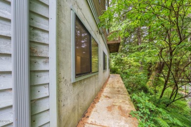 Beautifully remodeled 5B/4.5B luxury home in gated Salishan on Salishan Spa and Golf Resort in Oregon - for sale on GolfHomes.com, golf home, golf lot