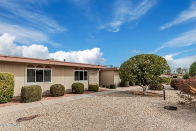 Beautiful charming 2 bedroom, 2 bath patio home nestled on Sun City Lakes West and East in Arizona - for sale on GolfHomes.com, golf home, golf lot