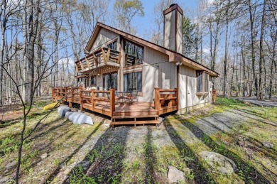 158 Flintlock Trail proudly shares the appeal of a popular on Lake Naomi Timber Trails Golf Club in Pennsylvania - for sale on GolfHomes.com, golf home, golf lot