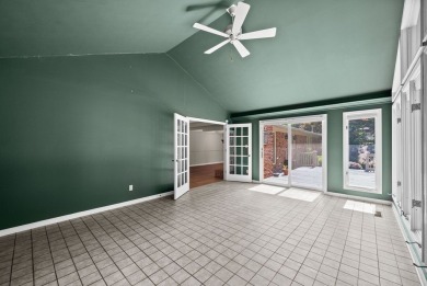 BEAUTIFULLY WELL MAINTAINED ALL BRICK HOME IN LOVELY HUNTING on Hopkinsville Golf and Country Club in Kentucky - for sale on GolfHomes.com, golf home, golf lot