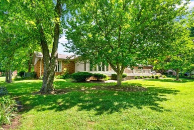 BEAUTIFULLY WELL MAINTAINED ALL BRICK HOME IN LOVELY HUNTING on Hopkinsville Golf and Country Club in Kentucky - for sale on GolfHomes.com, golf home, golf lot