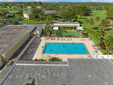 Light & bright 2BR/2BA condo near McKee Botanical Gardens on Vero Beach South Golf Course in Florida - for sale on GolfHomes.com, golf home, golf lot