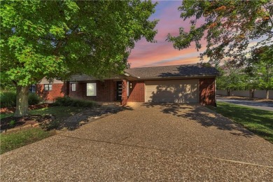 Completely remodeled and move-in ready! Stunning Condo nestled on Pinnacle Country Club in Arkansas - for sale on GolfHomes.com, golf home, golf lot