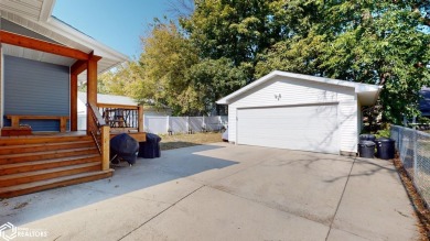 Welcome to your charming retreat near the golf course! This on Highland Park Golf Course in Iowa - for sale on GolfHomes.com, golf home, golf lot