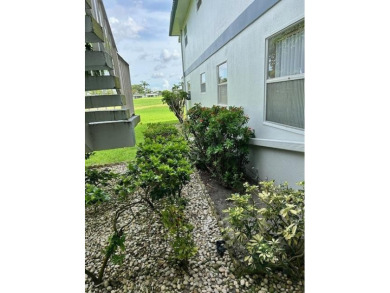 PRICE IMPROVEMENT!  MOTIVATED SELLER!  LOWER CONDO FEE IN 2025! on Kings Point Golf - Executive in Florida - for sale on GolfHomes.com, golf home, golf lot