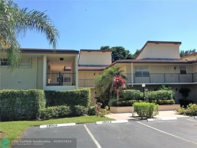 Laminated floor , tile. Golf view, 2nd floor, large balcony on Woodmont Country Club in Florida - for sale on GolfHomes.com, golf home, golf lot