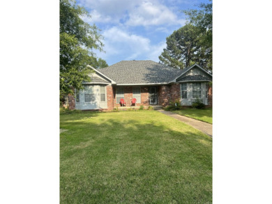 3 Bed, 2 full bath, 3 Car garage in Foxwood Subdivision. Home on Foxwood Golf Club in Arkansas - for sale on GolfHomes.com, golf home, golf lot