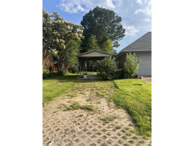 3 Bed, 2 full bath, 3 Car garage in Foxwood Subdivision. Home on Foxwood Golf Club in Arkansas - for sale on GolfHomes.com, golf home, golf lot