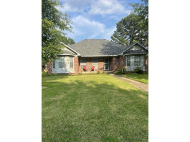 3 Bed, 2 full bath, 3 Car garage in Foxwood Subdivision. Home on Foxwood Golf Club in Arkansas - for sale on GolfHomes.com, golf home, golf lot