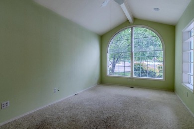 Beautifully maintained single level home in the Oak Knoll Golf on Oak Knoll Golf Course in Oregon - for sale on GolfHomes.com, golf home, golf lot