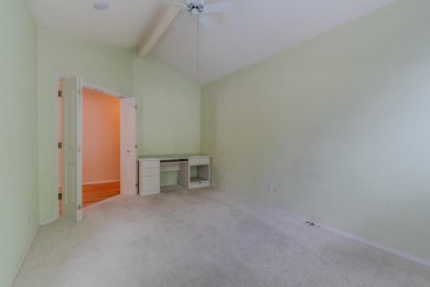 Beautifully maintained single level home in the Oak Knoll Golf on Oak Knoll Golf Course in Oregon - for sale on GolfHomes.com, golf home, golf lot
