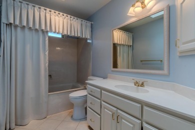 Beautifully maintained single level home in the Oak Knoll Golf on Oak Knoll Golf Course in Oregon - for sale on GolfHomes.com, golf home, golf lot