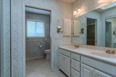 Beautifully maintained single level home in the Oak Knoll Golf on Oak Knoll Golf Course in Oregon - for sale on GolfHomes.com, golf home, golf lot