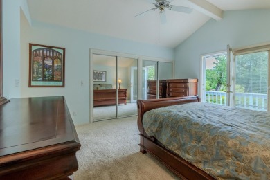 Beautifully maintained single level home in the Oak Knoll Golf on Oak Knoll Golf Course in Oregon - for sale on GolfHomes.com, golf home, golf lot