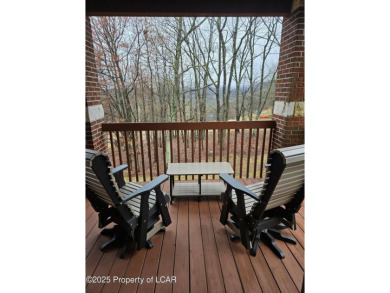 Cool vibe in this bright, open, tastefully appointed 3 BR/3 Bath on Eagle Rock Golf and Ski Resort in Pennsylvania - for sale on GolfHomes.com, golf home, golf lot