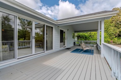 Beautifully maintained single level home in the Oak Knoll Golf on Oak Knoll Golf Course in Oregon - for sale on GolfHomes.com, golf home, golf lot