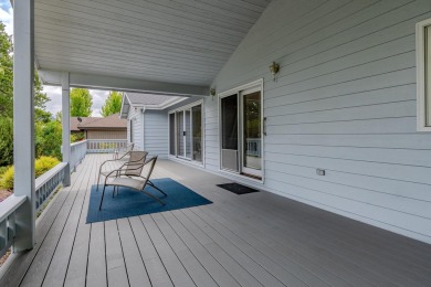 Beautifully maintained single level home in the Oak Knoll Golf on Oak Knoll Golf Course in Oregon - for sale on GolfHomes.com, golf home, golf lot