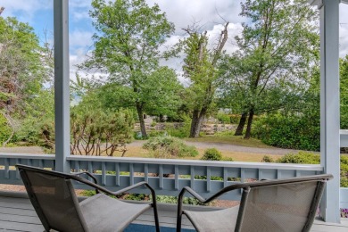 Beautifully maintained single level home in the Oak Knoll Golf on Oak Knoll Golf Course in Oregon - for sale on GolfHomes.com, golf home, golf lot