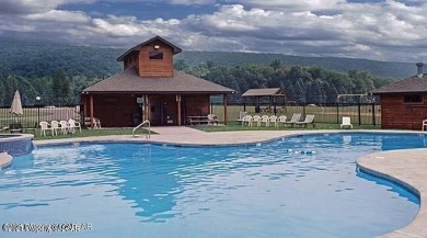 Cool vibe in this bright, open, tastefully appointed 3 BR/3 Bath on Eagle Rock Golf and Ski Resort in Pennsylvania - for sale on GolfHomes.com, golf home, golf lot