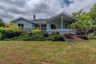 Beautifully maintained single level home in the Oak Knoll Golf on Oak Knoll Golf Course in Oregon - for sale on GolfHomes.com, golf home, golf lot