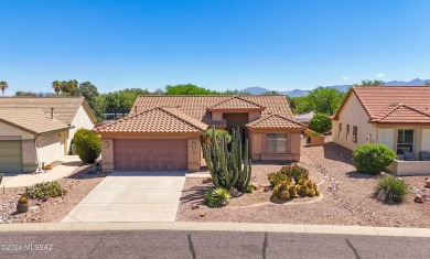 Fantastic Oakmont split floorplan. Kitchen offers white on Quail Creek Country Club  in Arizona - for sale on GolfHomes.com, golf home, golf lot