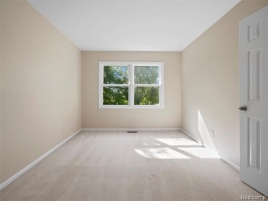 MAIN FLOOR LIVING in THE HEATHERS! This spacious condo offers a on The Heathers Club in Michigan - for sale on GolfHomes.com, golf home, golf lot