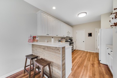 Beautiful two story town home with 2 spacious bedrooms, 2.5 on Broken Arrow Golf Club in Illinois - for sale on GolfHomes.com, golf home, golf lot