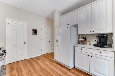 Beautiful two story town home with 2 spacious bedrooms, 2.5 on Broken Arrow Golf Club in Illinois - for sale on GolfHomes.com, golf home, golf lot