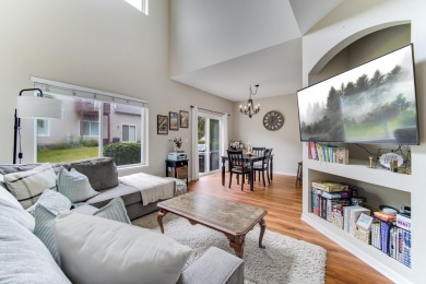 Beautiful two story town home with 2 spacious bedrooms, 2.5 on Broken Arrow Golf Club in Illinois - for sale on GolfHomes.com, golf home, golf lot