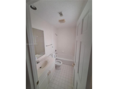 Come see this Callawassie Island Club Cottage, perfect for a on Callawassie Island Club in South Carolina - for sale on GolfHomes.com, golf home, golf lot
