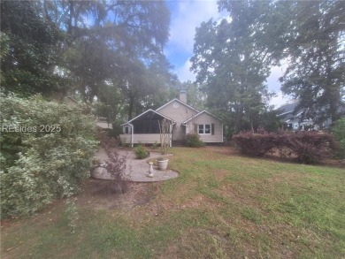 Come see this Callawassie Island Club Cottage, perfect for a on Callawassie Island Club in South Carolina - for sale on GolfHomes.com, golf home, golf lot