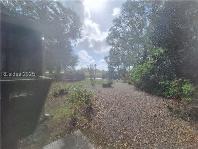 Come see this Callawassie Island Club Cottage, perfect for a on Callawassie Island Club in South Carolina - for sale on GolfHomes.com, golf home, golf lot