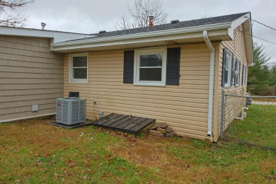 Comfort and Cozy meet convenience. This beauty is just minutes on Winchester Country Club, Inc. in Kentucky - for sale on GolfHomes.com, golf home, golf lot