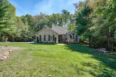 Private Cul-de-Sac Retreat in Fairfield Glade | Golf, Lakes on Heatherhurst Golf Course in Tennessee - for sale on GolfHomes.com, golf home, golf lot