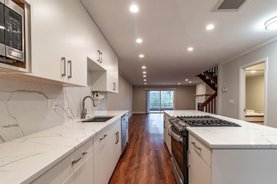 Beautifully updated Manors townhome. This rarely available on Bob-O-Link Golf Club in Illinois - for sale on GolfHomes.com, golf home, golf lot