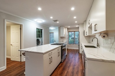 Beautifully updated Manors townhome. This rarely available on Bob-O-Link Golf Club in Illinois - for sale on GolfHomes.com, golf home, golf lot